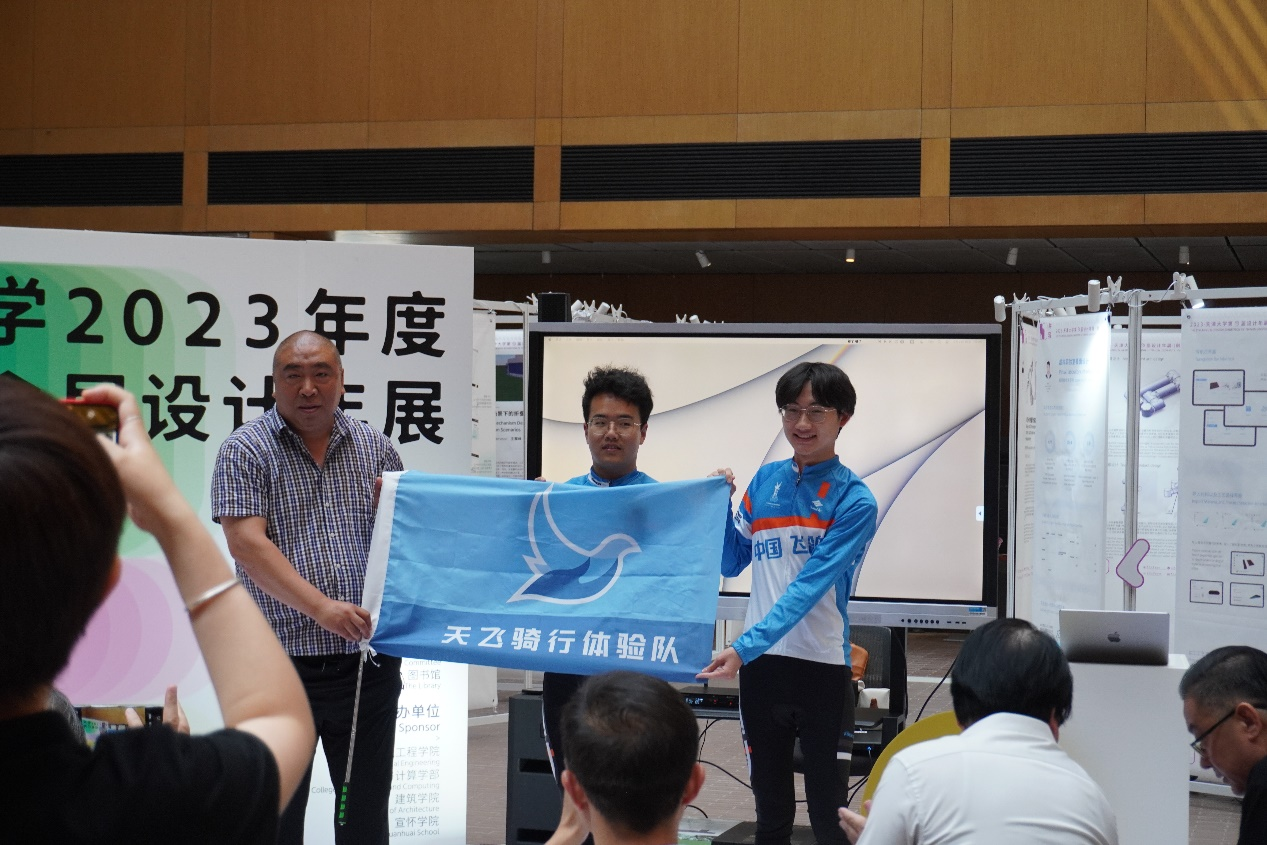 正式授旗.png